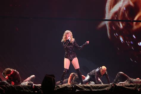 Live Photos Taylor Swifts Reputation Stadium Tour 2018 Atlanta