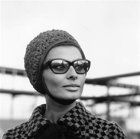 Pin By Jane Park On Sophia Sophia Loren Sophia Loren Photo Sunglasses Vintage