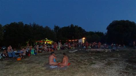 Camping Naturiste Les Manoques Valeilles Camping Direct