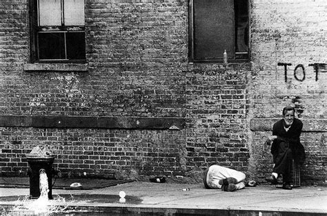gritty 1970s pictures show new york city in decline as crime soared a hundreds of thousands fled