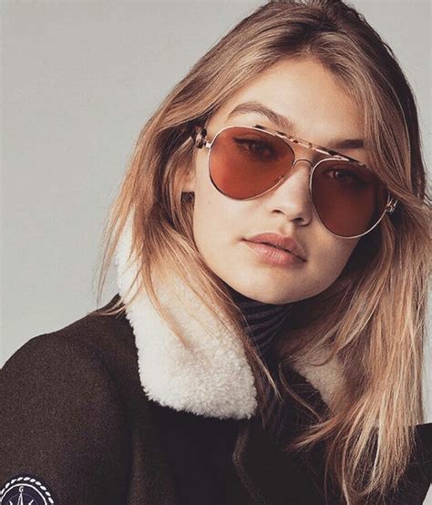 Ibunya adalah orang belanda, dan ayahnya adalah orang palestina. Foto, Profil dan Biodata Gigi Hadid - Kamus Profil