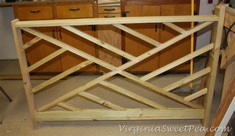 This is a great tutorial if you like the chippendale railing look. DIY Chippendale Railings - Sweet Pea