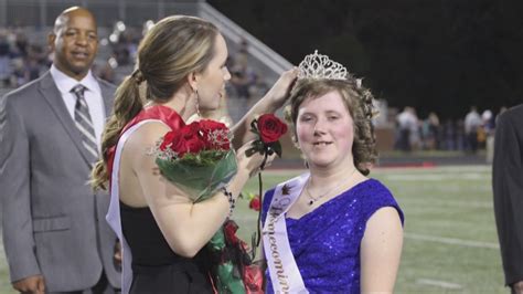 Homecoming Queen Gives Crown To Classmate Kcentv Com