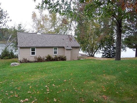 There are lots of custom touches including the custom built kitchen cabinets and furniture incorporating the pine cone theme. Cabin Rental in Pine River, Minnesota