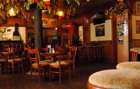 Cenar en klingenberg am main, lower franconia: Das Carambolage › Bistro Billard-Café Carambolage