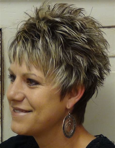 Beste aktuelle Frisuren für Frauen über 50 - Neue ...
