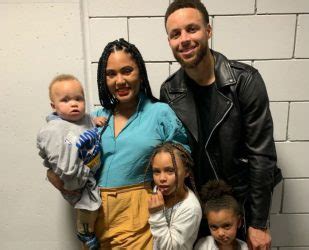 One time, sonya curry saw steph curse during a game. AYESHA CURRY AND KIDS SUPPORT STEPH CURRY AT WESTERN ...