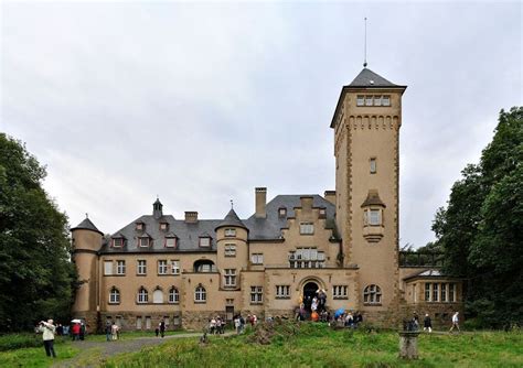 Auf ivd24 werden in duisburg momentan 308 immobilien die angebotenen wohnimmobilien teilen sich auf in 112 mietwohnungen bzw. Liste von Burgen, Schlössern und Festungen in Nordrhein ...