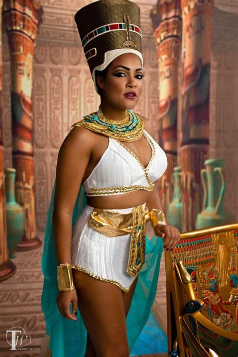 Amazon Com Queen Nefertiti Egyptian Goddess Womens Sexy Halloween My