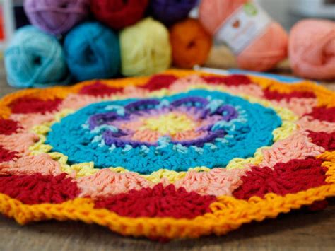 Nun in jede lücke der vorreihe zwei stb. Crochet along 2017: Teil 1 | myboshi Blog | Decke häkeln ...