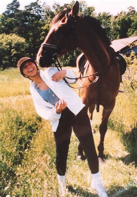 Tilda ekengren har varit ute och tävlat med showgun och prins thatch. Linda Elin Ulvaeus: The horse will eat me! | Agnetha ...