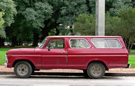 Cohort Sighting Argentinian Ford B 150 Three Door Suburban