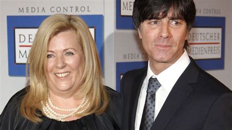 Joachim „jogi löw wurde am 3. Jogi Löw: Seine Frau Daniela ist der zwölfte Mann ...