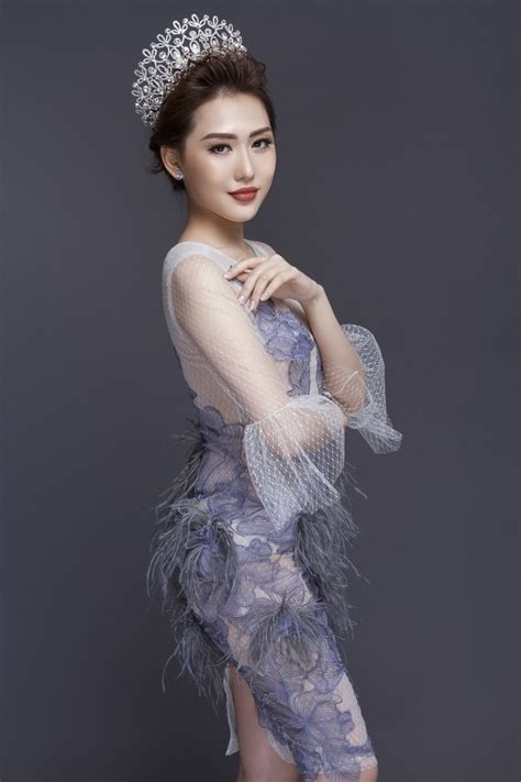 Hoa Hậu Hoàng Kim Với Hình ảnh đóa Hoa Mong Manh Quyến Rũ