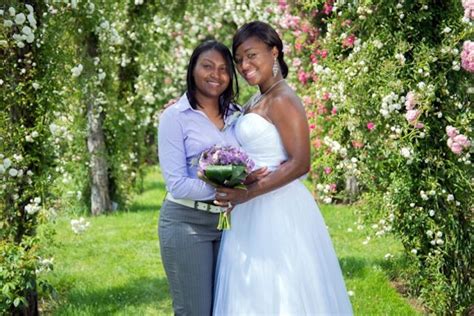 Afroamerikanische Lesbische Hochzeitsoffizier Hoher Kalifornien