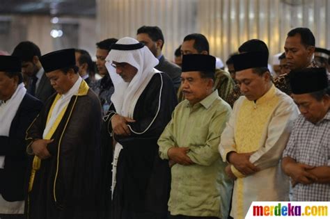 Foto Wapres Jk Salat Jumat Bersama Imam Masjidil Haram Di Istiqlal