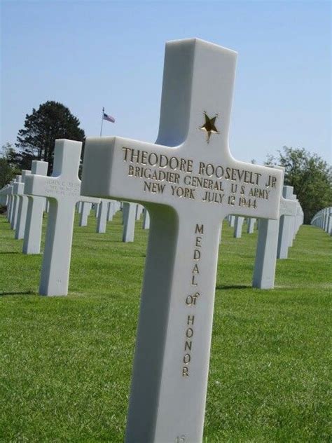 American Cemetary Above Omaha Beach Normandy France Best Vacation