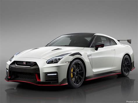 Pick your version, colors and packages, and make it distinctly yours with genuine nissan accessories. 2020 Nissan Gt R Nismo Specs di 2020 | Nissan gt r, Sedan sport, Mobil