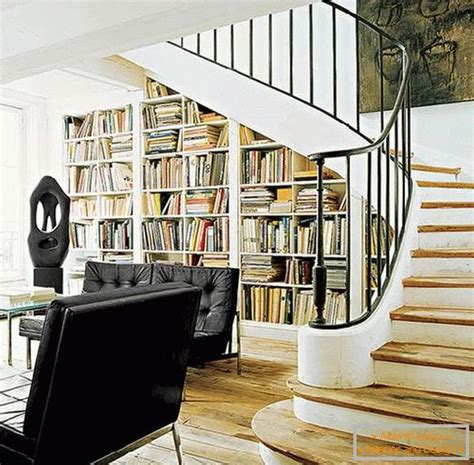Besonders der eingangsbereich hinterlässt bei besuchern einen prägenden eindruck von deinem zuhause, denn er ist das erste, was der gast zu gesicht bekommt. Schrank unter der treppe in einem privathaus - stilvolle und