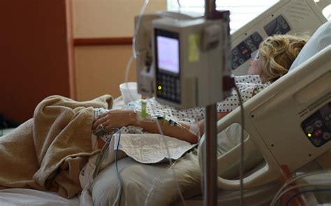 Nurse Asks Dying Patients What They Regret These 5 Things Topped The List