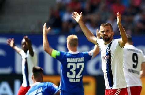 Die schale hat in ihrer jetzigen fassung einen durchmesser von 59 cm und wiegt ca. Lukas Hinterseer (rechts) vom Hamburger SV regt sich auf ...