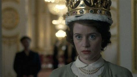 The Crown Netflix Premieres Queen Elizabeth Ii Drama Bbc News