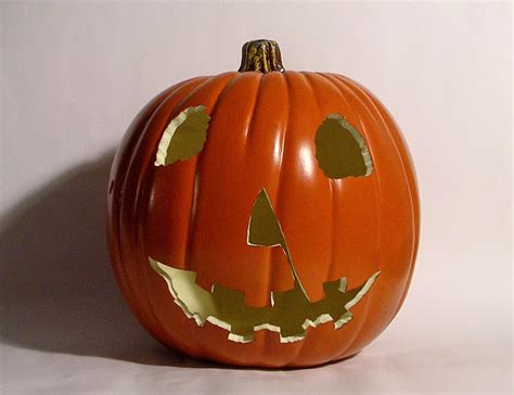 Add these to your queue to count down to halloween. John Carpenter HALLOWEEN 1978 Jack-O'-Lantern Prop (Hand ...
