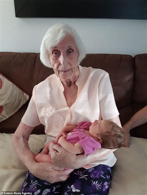 Newborn Meets Her Year Old Great Grandmother In Sweet Photo My Xxx