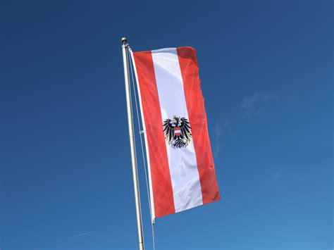 Bestellen sie hier eine österreichische fahne in hiss, tisch, boots, auto & stockfahnen form. Österreich Adler - Hochformat Flagge 80 x 200 cm ...
