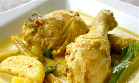 Pound hot chili pepper and turmeric. 15 Negeri Sembilan Dishes You Should Try Before You Die