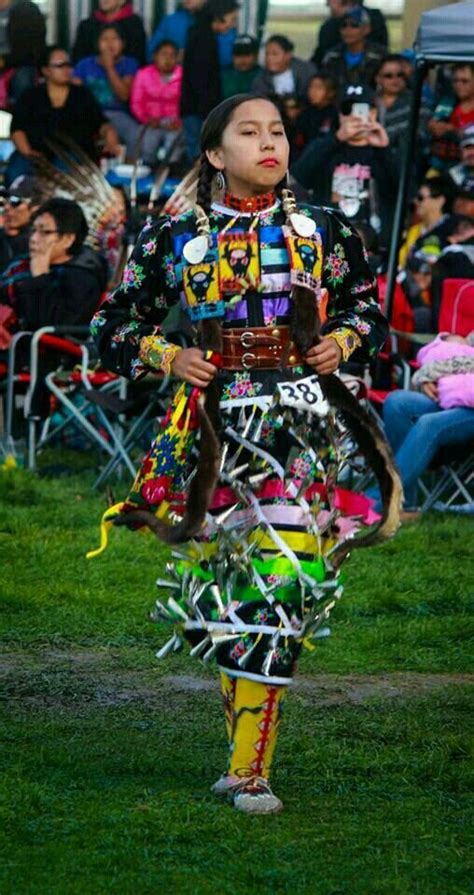 Native Dancing Native American Dance Native American Regalia Native American Beauty