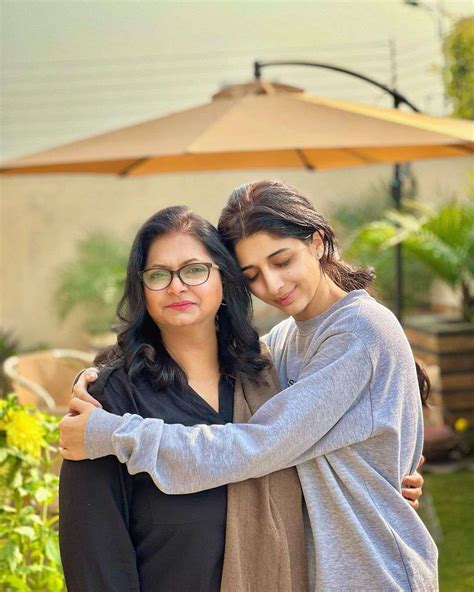 mawra hocane and her mother are exuding sheer elegance in uxm s latest collection showbiz pakistan