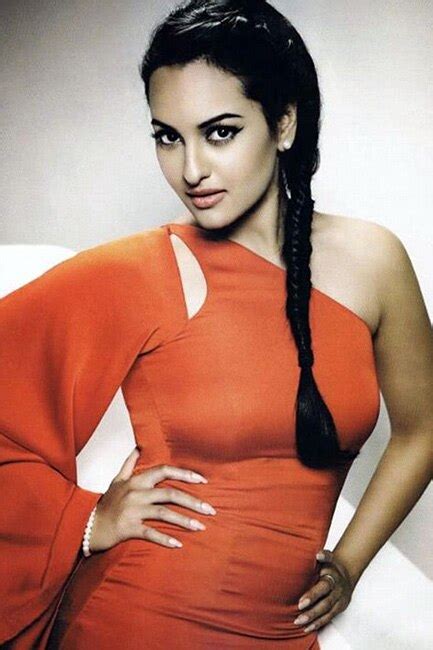 Sonakshi Sinha Flaunts Sexy Curve In Hot Saree Sonakshi Sinha Hot And Sexy Pictures Sonakshi