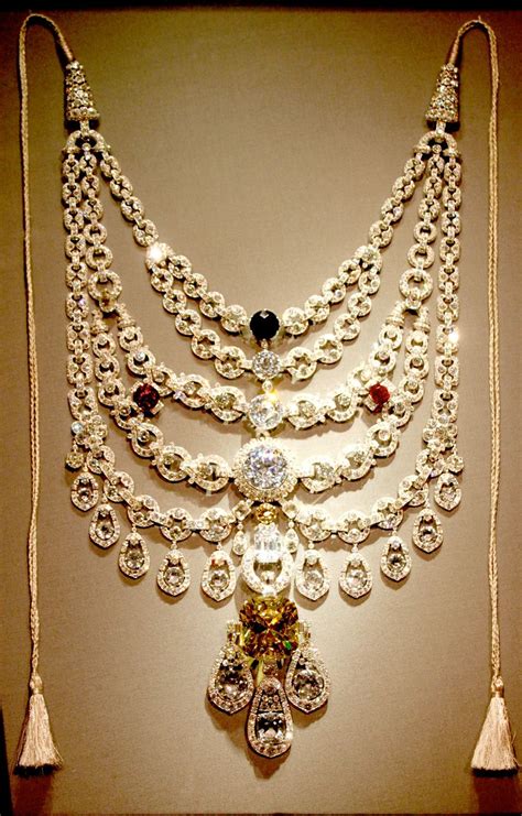 9 Precious Pieces Of Jewellery Worn By Indian Royal Families Through