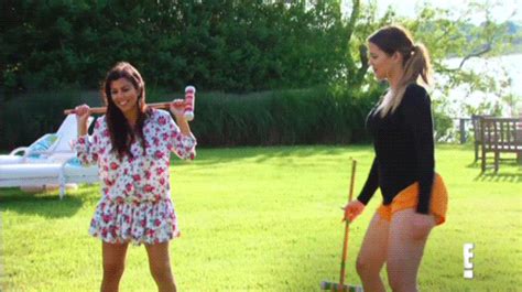 11 times khloé kardashian s butt was the butt of all butts on kourtney and khloé take the hamptons