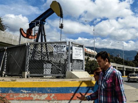 Venezuelan Oil Production Already At 1940s Levels Falls Further