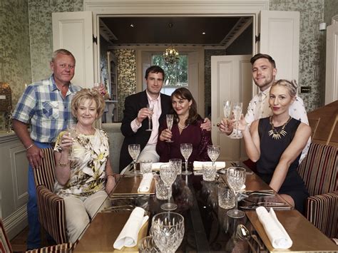 Reading Couples Needed To Star In Come Dine With Me Getreading