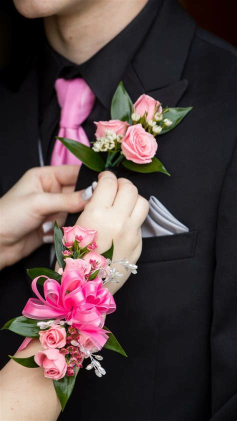 Pin By Kimberly On Promhomecoming Prom Corsage And Boutonniere