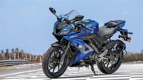 Yamaha yzf r15 v3 bs6 price in india starts at rs. Should I buy the R15 V3 or should I wait for more reviews ...