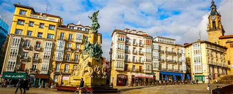 Esporte clube vitória, usually known simply as vitória, is a brazilian football team from salvador in bahia, founded on may 13, 1899.the team plays in the campeonato brasileiro série b and the campeonato baiano. Semana Santa 2018 en Vitoria-Gasteiz - España Fascinante