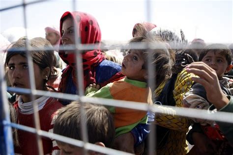 Raids By Isis Push Flood Of Refugees Into Turkey The New York Times