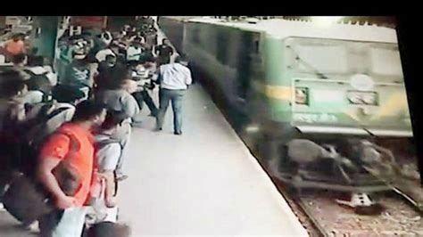 Avoid Earphones At Railway Stations Mumbai Girl ‘run Over By Train