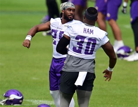 Duluth Native Cj Ham Settling In As A Veteran And A Leader For The Minnesota Vikings Duluth