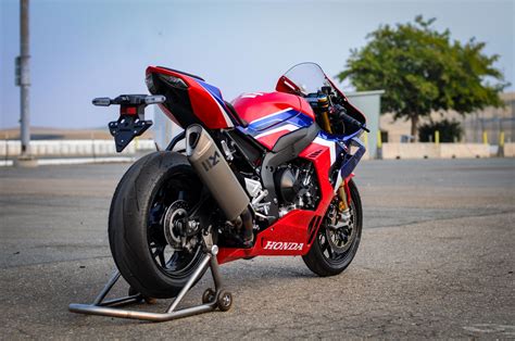 Up Close With The Honda Cbr1000rr R Fireblade Sp Asphalt And Rubber