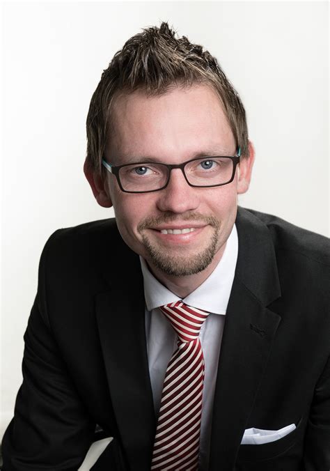 He holds a phd in linguistics from yale university, and does research in semantics, historical linguistics. Das Unternehmen - EFS-AG