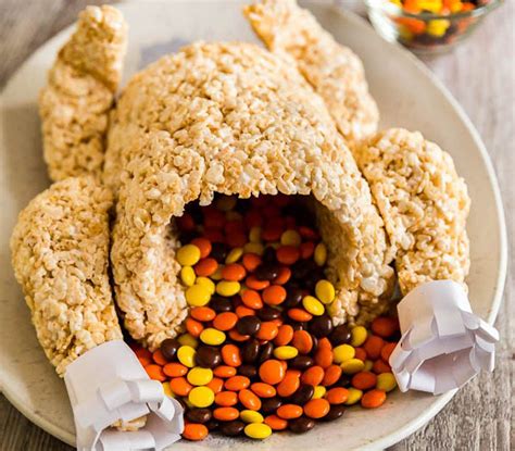 Nothing says thanksgiving feast like the dessert table deviously tempting you with pie and pumpkin flavored goodness and everything that couldn't possibly be healthy for you. 34 Incredible Thanksgiving Desserts (That Aren't Pie) | Rice krispies, Thanksgiving desserts ...