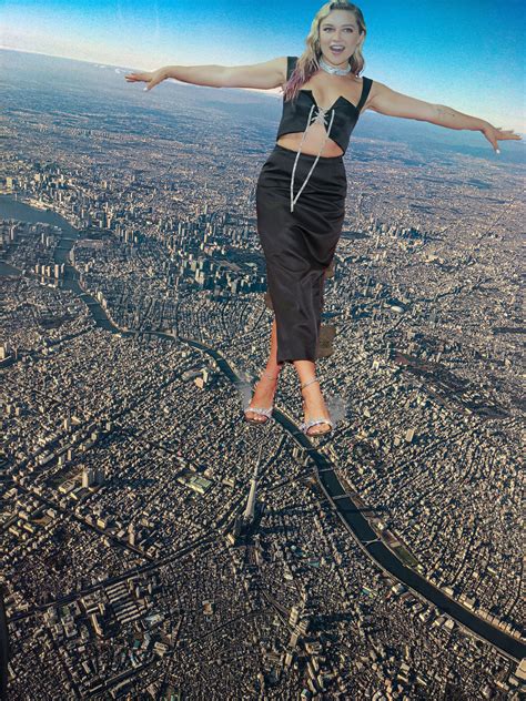 Giga Giantess Florence Pugh By Sakohanisei On Deviantart