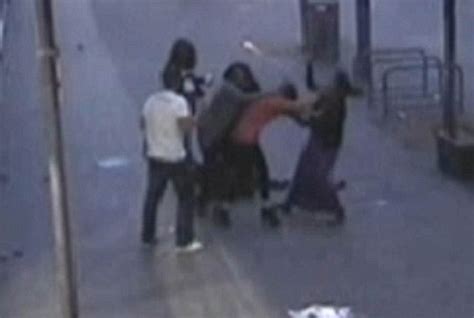 Somali Girl Gang Beat Up An Innocent White Girl Lipstick Alley
