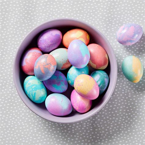 Make Marbled Easter Eggs With Oil Better Homes And Gardens