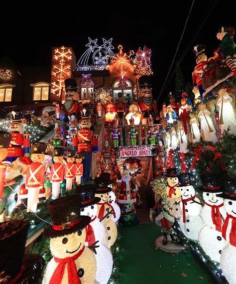Crazy Christmas Lights Of Brooklyn Private Tour Beyond Times Square